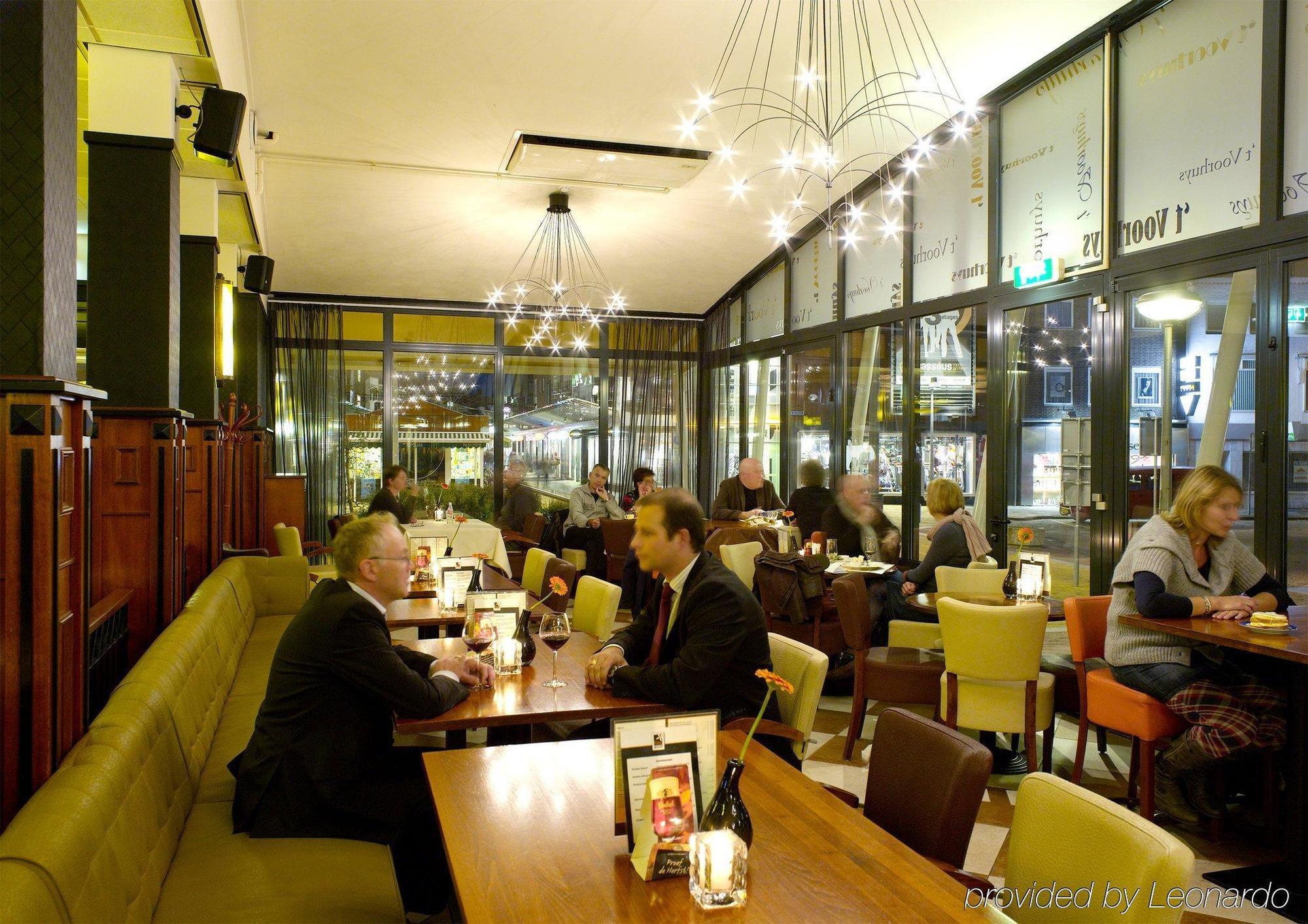 إميلورتْ Hotel Restaurant Grandcafe 'T Voorhuys المطعم الصورة